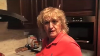 ΕΠΙΚΟ: Μιμήθηκε τον Παπαδόπουλο λέγοντας: «Όσο τα κιλά είναι εδώ...»