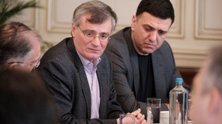 Μεγάλο προβάδισμα για τη ΝΔ, δημοφιλέστερος Έλληνας ο Σ. Τσιόδρας