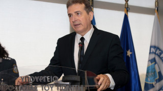 Χρυσοχοΐδης σε αστυνομικούς: «Για αυτό τιμάτε την στολή σας»