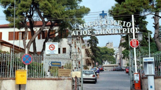 Χειροκροτήματα για 79χρονο στη Θεσσαλονίκη που νίκησε τον κορωνοϊό