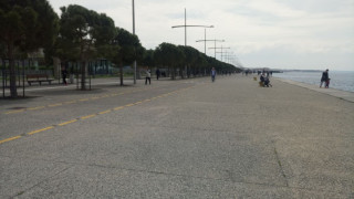 Κορωνοϊός: Πρωινή άθληση στην παραλία, χαλαρό το κέντρο