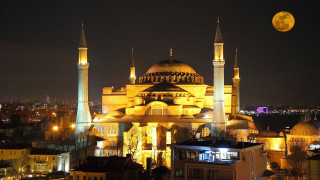 Οι μουσουλμάνοι ζητούν από τον Ερντογάν να ανοίξει η Αγιά Σοφιά για μουσουλμανική προσευχή