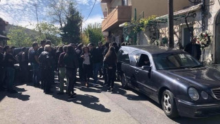«Ράγισαν» καρδιές στην κηδεία του 30χρονου στην Κρήτη