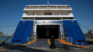 Ακυρώσεις και ταλαιπωρία: Οι ισχυροί άνεμοι μπλοκάρουν τα δρομολόγια προς τα νησιά