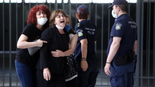 Η ντροπή δεν... ντράπηκε μπροστά στην κραυγή αυτής της μάνας;