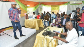 Ο ραδιοφωνικός παραγωγός Ουντέζε  και η συνέντευξη με τον Ντάνι Φερνάντες