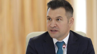 Ο Ρουμάνος Υπουργός Αθλητισμού live στην τηλεόραση με το… μποξεράκι!