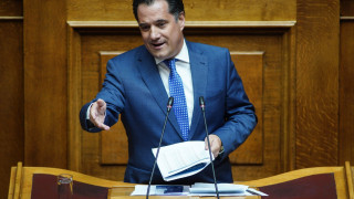 Ο Άδωνις Γεωργιάδης άφησε άφωνη τη Βουλή: Απένειμε τα εύσημα στον Καρανίκα!