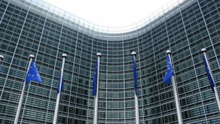 Βρυξέλλες: Η Ελλάδα να ζητήσει παράταση του υπάρχοντος προγράμματος