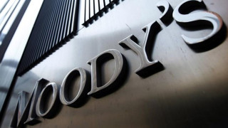 Προς υποβάθμιση έθεσε την Ελλάδα ο Moody's
