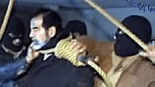 Στο σφυρί βγήκε το σχοινί που κρέμασαν το Σαντάμ Χουσέϊν (video)