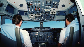 «Γεια σας, είμαι ο κυβερνήτης σας και κλειδώθηκα έξω από το πιλοτήριο!» (video)