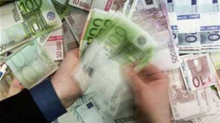Ζευγάρι προσποιήθηκε τους λογιστές και άρπαξε 30.000 από ηλικιωμένη