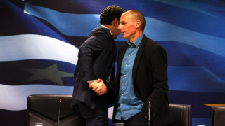 Τι είπε στο αυτί του Βαρουφάκη ο Ντάισελμπλουμ!