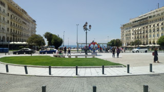 Κινητικότητα στο κέντρο, ανοιχτά τα μεγάλα καταστήματα