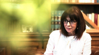 Κατερίνα Σακελλαροπούλου: Παρακολούθησε την νίκη της Εθνικής μπάσκετ από την ακριτική Χάλκη