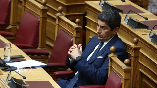 Ερυθρόλευκοι ντελιβεράδες κυβερνητικοί αξιωματούχοι