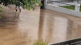 Κακοκαιρία σε Σποράδες-Βόρεια Εύβοια: Πλημμυρισμένοι δρόμοι, καταστροφές και προβλήματα