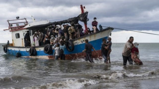 Χωρικοί στην Ινδονησία βοήθησαν πρόσφυγες παρά τις απαγορεύσεις για κορωνοϊό