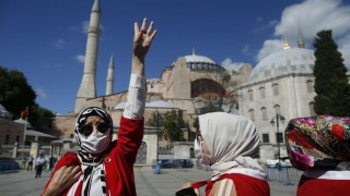 «Εκμεταλλεύεται την Αγία Σοφία για πολιτικούς σκοπούς ο Ερντογάν»