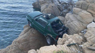 Μύκονος-Θάνατος 18χρονης: Δύο αυτοκίνητα στον γκρεμό