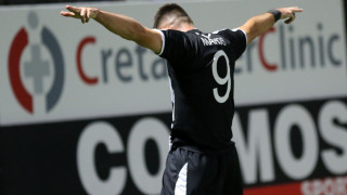 Παίζει δυνατά του Μάνου