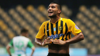 Στενό μαρκάρισμα ΑΠΟΕΛ σε Ροζ