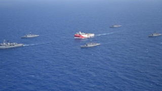 Τουρκική προπαγάνδα: Έδωσαν φωτογραφίες του Oruc Reis με πολεμικά πλοία