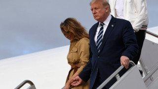 H Μελάνια πάλι αποφεύγει το χέρι του Τραμπ και αυτός ενοχλείται