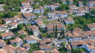 427.000 αυθαίρετα κτίρια χτίστηκαν στην Αλβανία από το 1992