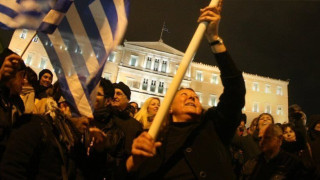 «Ανάσα Αξιοπρέπειας» ζητούν και απόψε οι Ελλήνες