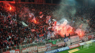 «Ματώστε για την ιερή φανέλα του Ολυμπιακού»