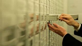 Δεσμεύτηκαν τα περιουσιακά στοιχεία 17 μεγαλοκαταθετών