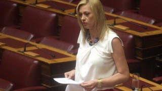 Σέξι εμφάνιση για Ραχήλ στη Βουλή (pics)
