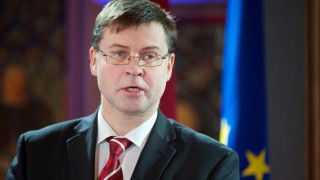 Ντομπρόβσκις: Νέο Eurogroup, μόνο με επέκταση Μνημονίου