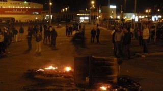 Επεισόδια στο λιμάνι ανάμεσα σε οπαδούς Ολυμπιακού και ΑΕΚ!