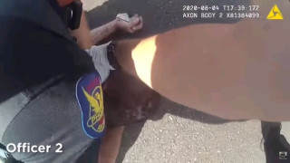 Νεκρός 28χρονος αφού πιέστηκε στην άσφαλτο για 6 λεπτά από αστυνομικούς