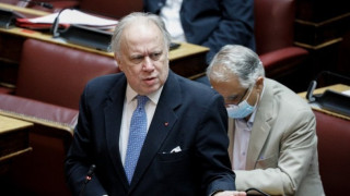 Η Καθημερινή ζήτησε συγγνώμη από τον Κατρούγκαλο!