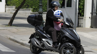 ΚΟΚ: Μετά τα 16 τα παιδιά σε μηχανάκι, σε ειδικό κάθισμα έως 12 ετών στο αυτοκίνητο