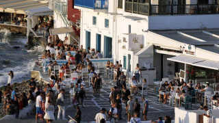 60.000 Βρετανοί αγωνιούν για να φύγουν από 7 ελληνικά νησιά!