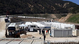 Εξέγερση σε δομή μεταναστών στις Σέρρες: Απέδρασαν κόβοντας τα συρματοπλέγματα