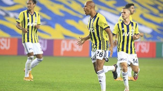 Το ποστ του Πέλκα με τους οπαδούς της Φενέρ να αποθεώνουν αυτόν και τους συμπαίκτες του... εκτός γηπέδου