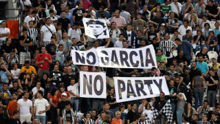 Προσοχή μην κάψετε το πολύ βαρύ χαρτί του Πάμπλο Γκαρσία