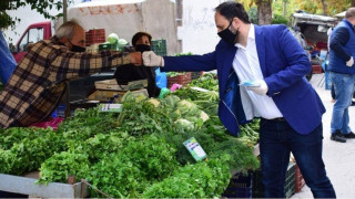 Μοίρασε μάσκες στους πολίτες ο δήμαρχος Καλαμαριάς