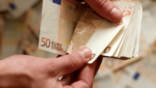 Απαντήσεις για επιδόματα και επιστρεπτέα προκαταβολή