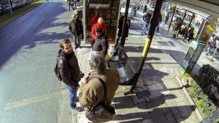 Βίντεο: Τι θα έκανες αν κάποιος δεχόταν ρατσιστική επίθεση μπροστά σου;