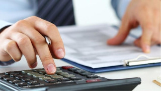Πώς θα πάρουν επιστρεπτέα προκαταβολή οι ελεύθεροι επαγγελματίες