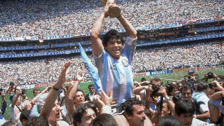 Θεός στην Αργεντινή, πολιούχος στη Νάπολι