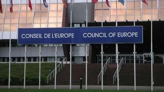 Διαφθορά στην Ελλάδα: Πώς μετατράπηκε σε πλημμέλημα η δωροδοκία δημοσίων υπαλλήλων