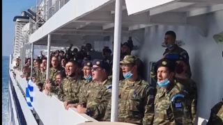 Καστελόριζο: Φαντάροι τραγουδούν τον Εθνικό Ύμνο πηγαίνοντας να αναλάβουν υπηρεσία (vid)